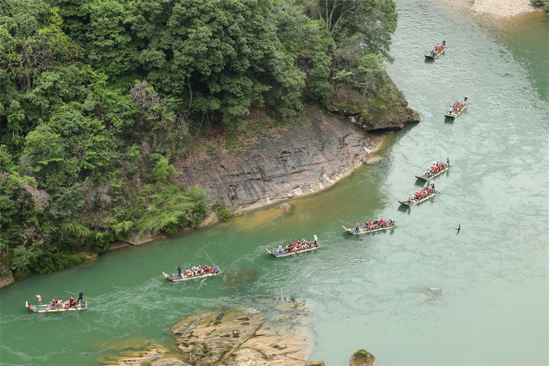 福建：武夷山迎来“五.一”小长假旅游···