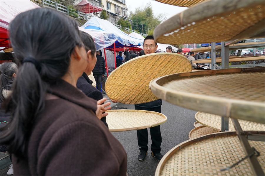 福建：武夷山民间农产品交易盛会 “柴···