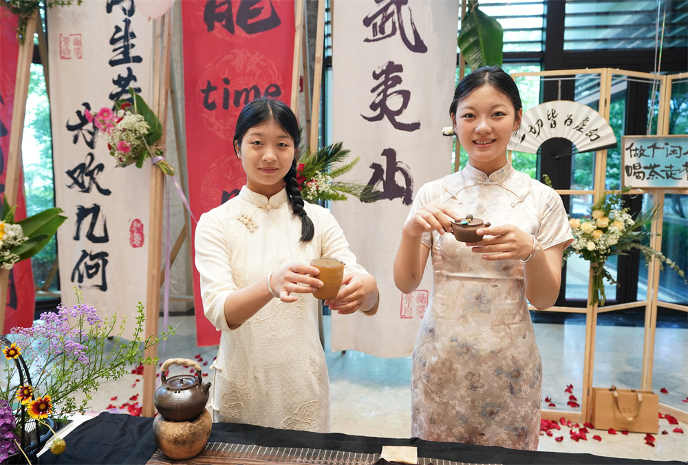 福建：武夷山“山水茶韵 武夷茗宿”招···