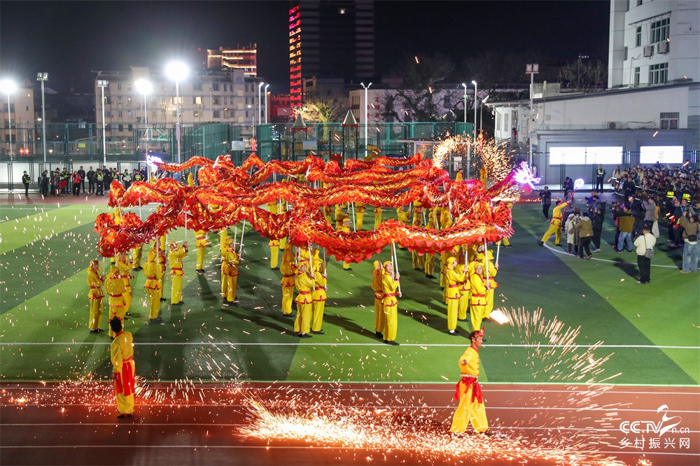 福建：武夷山举办“蛇武新春 夷起过年···