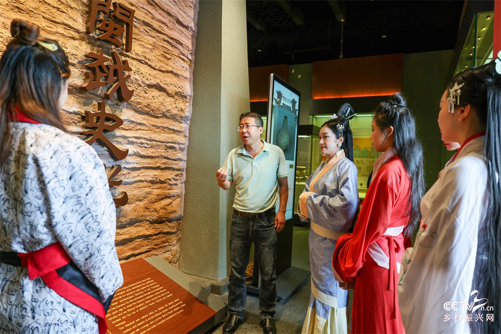 福建武夷山：闽越王城博物馆带你一起感···
