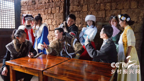 重邮学子实战赋能，沉浸式文游小镇激活···