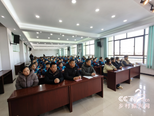 “志愿领航员”牵手“小小管道守护官”···