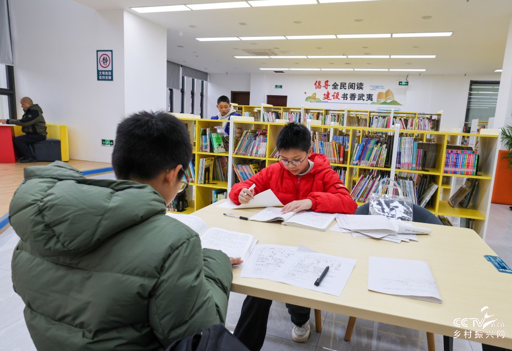 福建：武夷山市图书馆是市民阅读的好去···