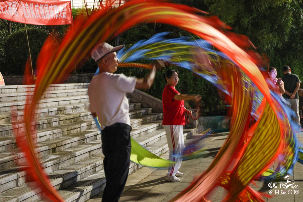 福建武夷山：载歌载舞庆国庆